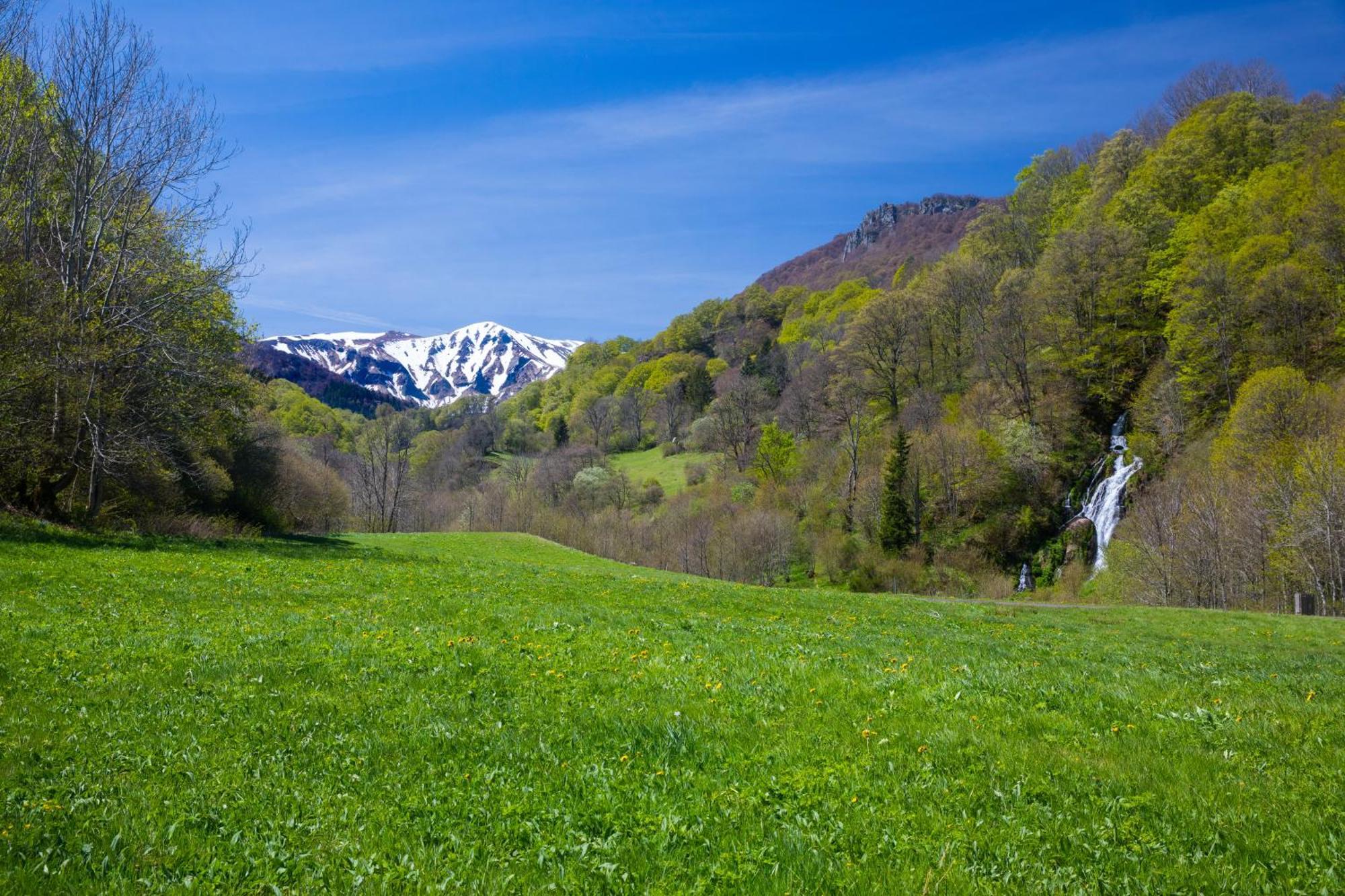 La Dormeuse Du Val Villa Chambon-sur-Lac Exteriör bild